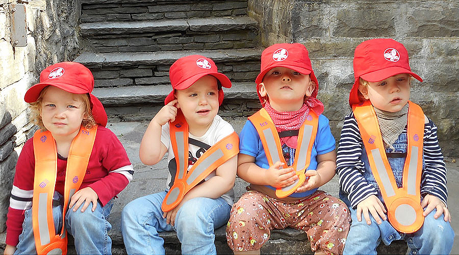 Kinderhaus Ringelrosen Mützen mit Gruppen Icon